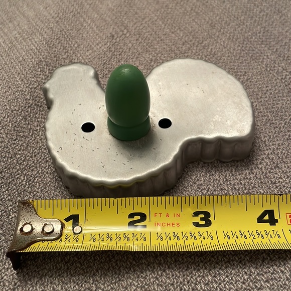 Vintage Aluminum Rooster Farmhouse Cookie Cutter with Green Wood Handle - Picture 4 of 9